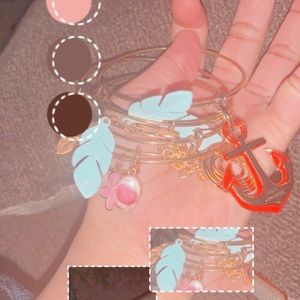 These are gold and silver bangles!!🥰